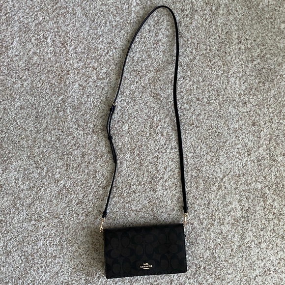Coach Anna Foldover Clutch Crossbody In Signature Canvas NWOT - Picture 3 of 10